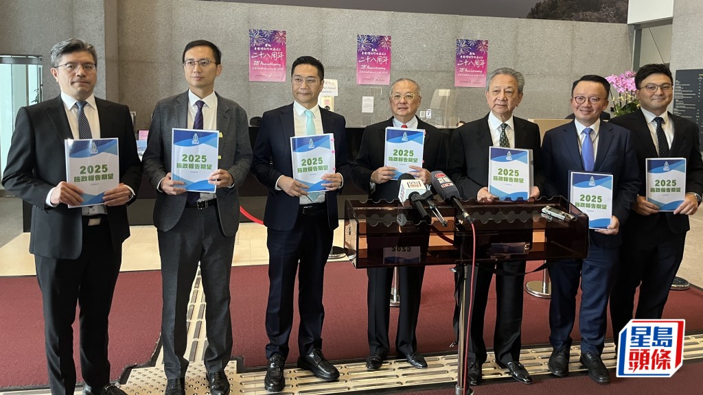自由黨促請政府向本地居民派發2,000元用於餐飲、零售、服務業的電子消費券。林彥汛攝