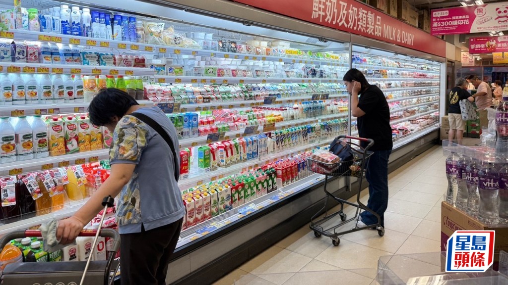 市民如常購物未見囤貨。曹露尹攝