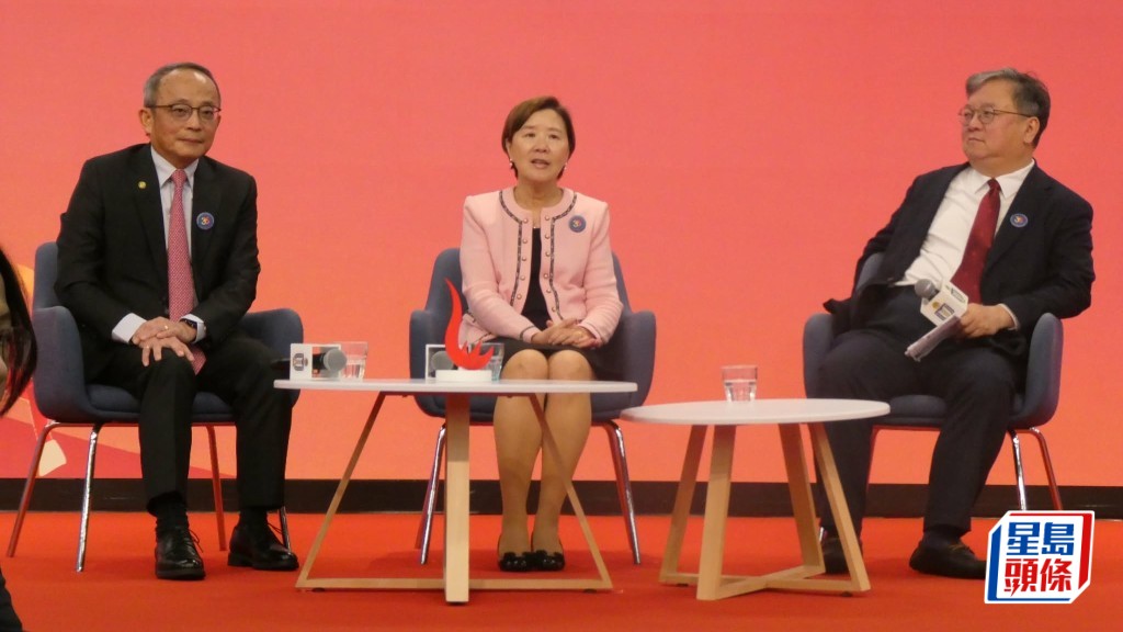 科大首席副校長郭毅可（右一）稱在中東公幹的教職員正在回程；校長葉玉如（中）及副校長（研究及發展）鄭光廷（左一）均相信科研合作不會受國際局勢影響。歐文瀚攝