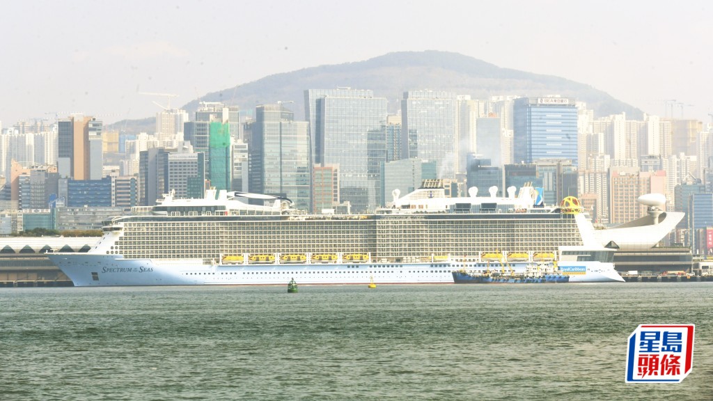 「海洋光譜號」抵港 遊輪公司香港母港航次增1倍 黃偉綸:持續檢視及調整交通安排