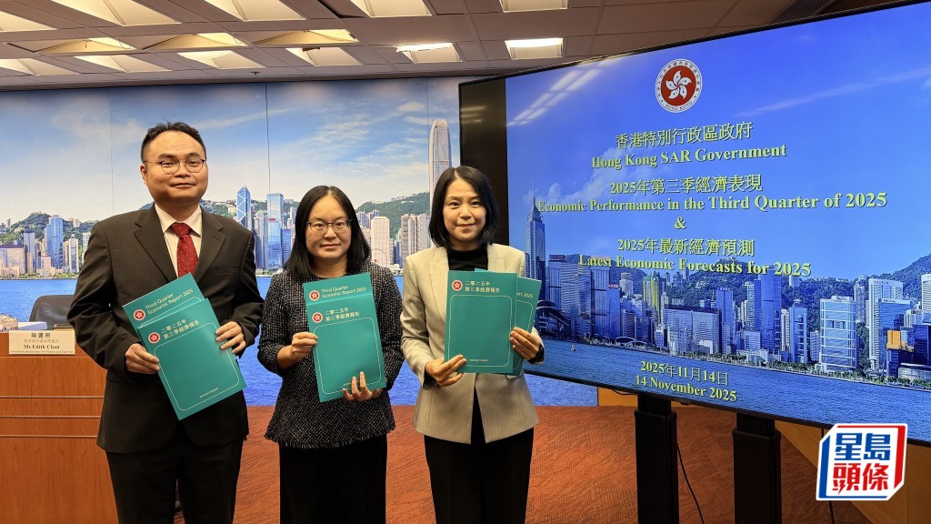 左起：首席经济师李耀光、署理政府经济顾问林帼瑛、统计处助理处长陈丽珊。郭咏欣摄