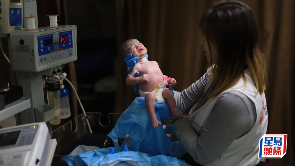 蘇衍霈三赴加沙參與人道救援,照片由因空襲而亡的戰地攝影師Mariam Abu Dagga拍攝。 無國界醫生提供