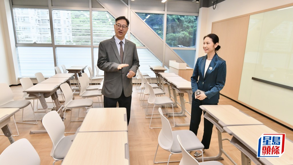 「出山」擔任香港蔚來中學創校校長的邱少雄（左）指，對收生情況表示樂觀；校監沈蓉昨強調學校不設宿舍，未再提及「香港讀書、深圳住宿」。 盧江球攝