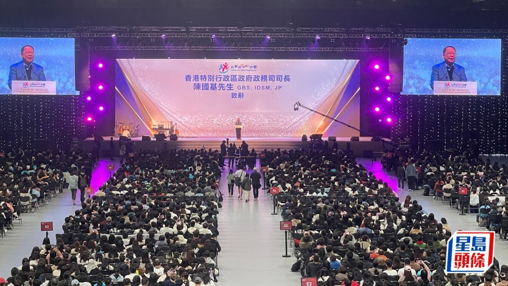 陳國基在畢業典禮上致辭。蕭博禧攝