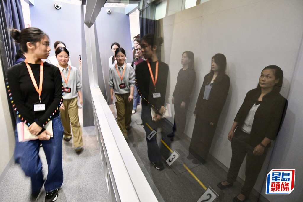 廉署推出 「調查員體驗活動Operation303」，參加者可成為一日調查員，偵破模擬貪污案件。 盧江球攝