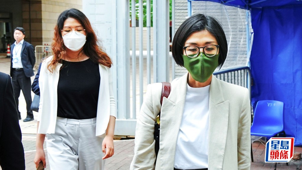 死者陳輝旺長女陳盈康(綠色口罩)和次女陳盈之(白色口罩)出席死因研訊。汪旭峰攝