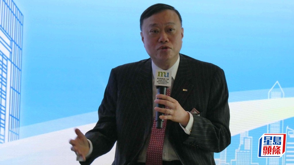 區啟明指，「海外學習副修課程」鼓勵本科生到海外院校短期交流，校方更會提供資助。歐文瀚攝