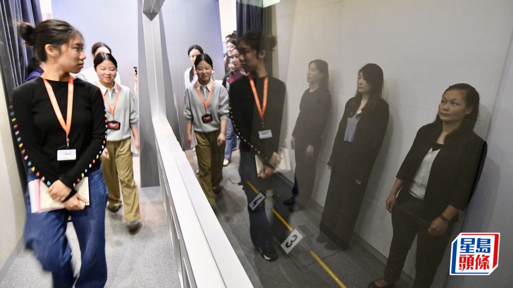 廉署推出 「調查員體驗活動Operation303」,參加者可成為一日調查員,偵破模擬貪污案件。 盧江球攝