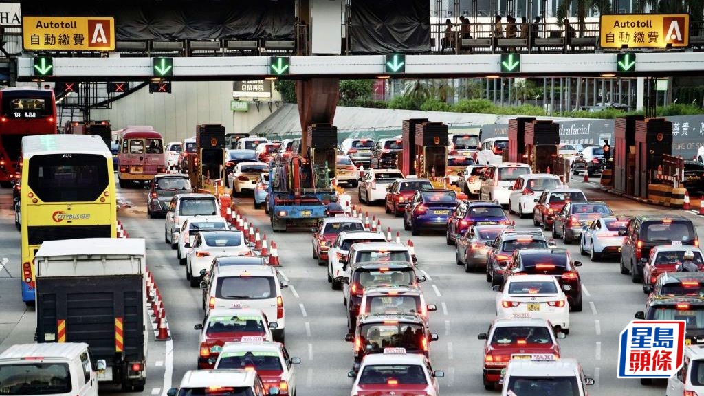 本港地少車多，泊車位長期供不應求，近年當局引入智能停車場。