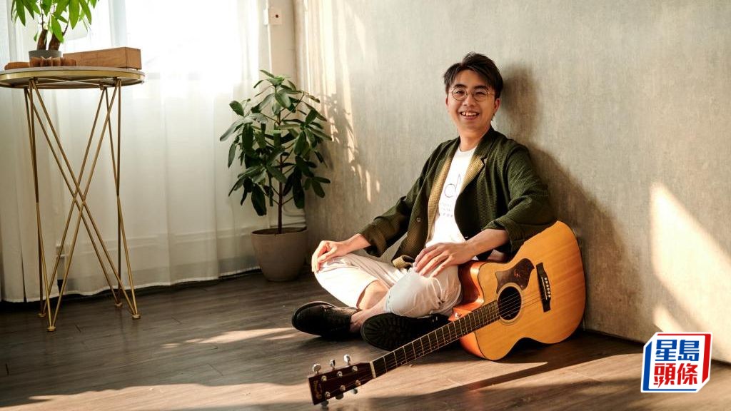 非牟利機構「音樂流」聯合創辦人鍾敬文以音樂治療幫助他人。 受訪者提供