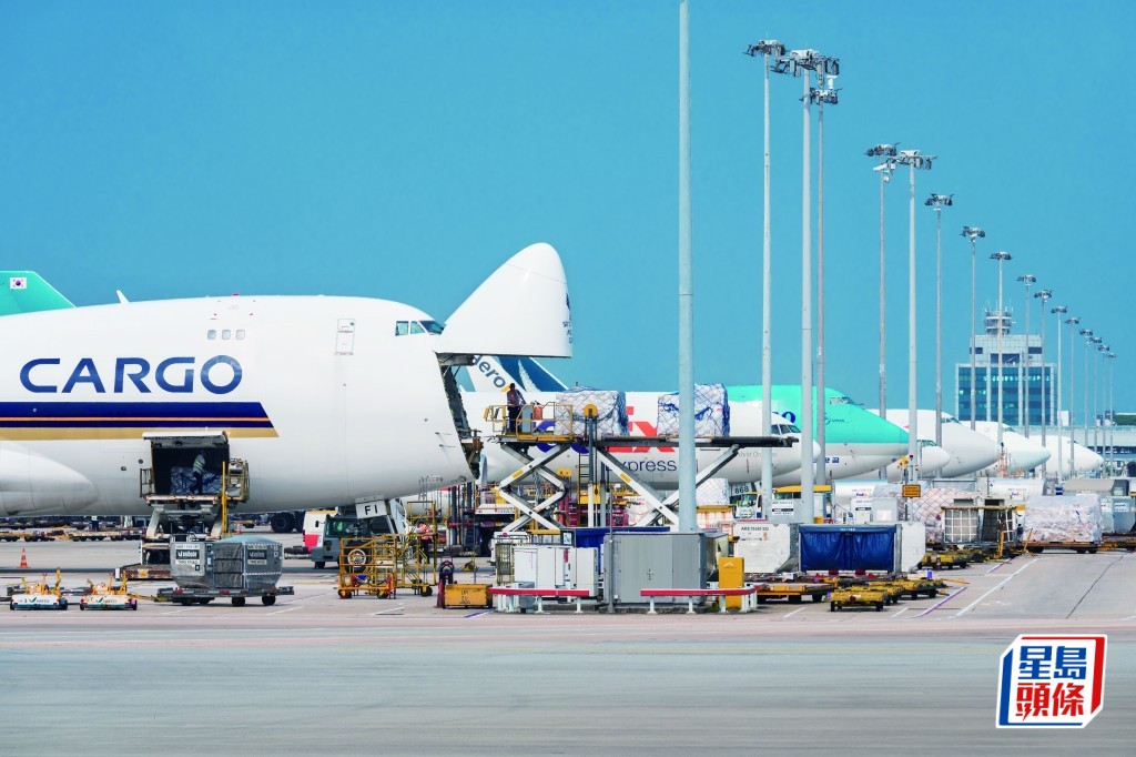 香港機場在客運量和貨運量上都表現優異。 機管局提供