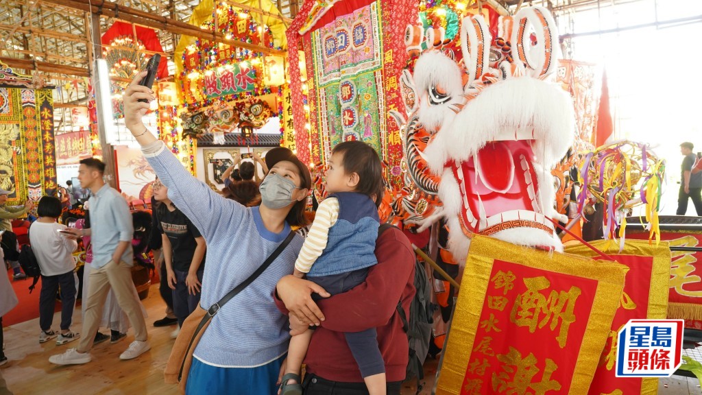 為期7天的10年一屆錦田鄉酬恩建醮於今天（19日）圓滿結束，吸引不少市民趁最後一天到場參觀。