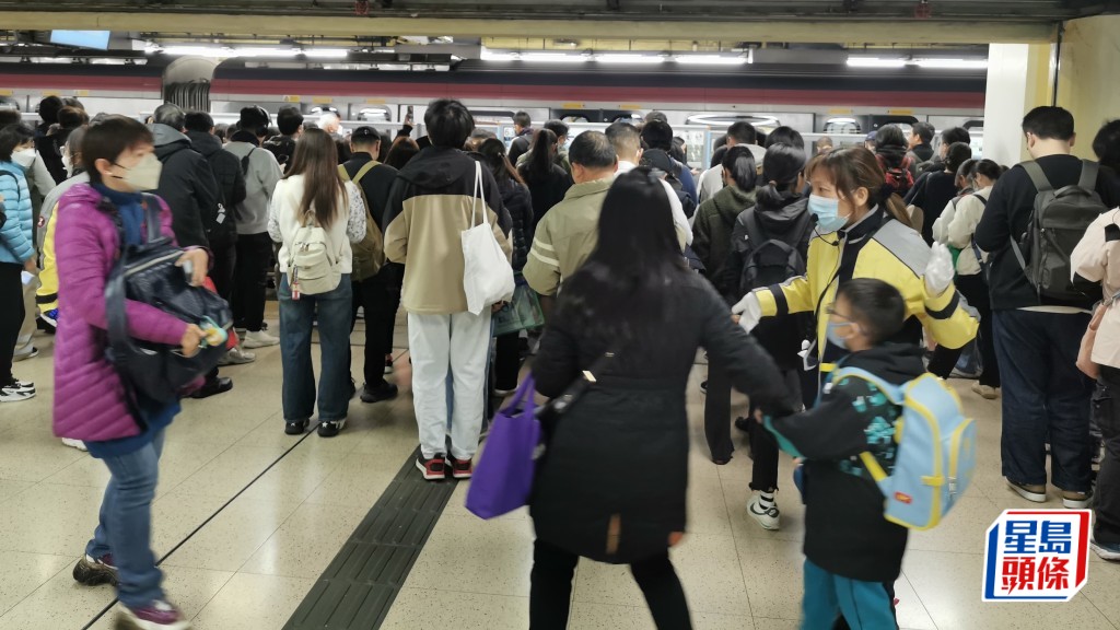 港鐵太和站附近周三（5日）有工程車故障，鐵路服務一度受阻。資料圖片