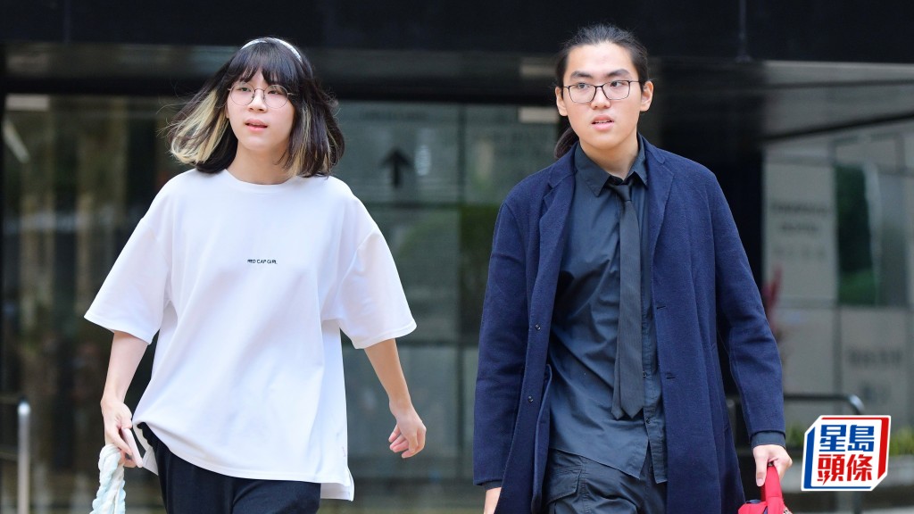 兩男生左起林澤駿與黃永熙興訟挑戰母校「禁髮」校規，其中黃永熙欲申請引入精神科醫生證供，遭法庭拒絕。資料圖片