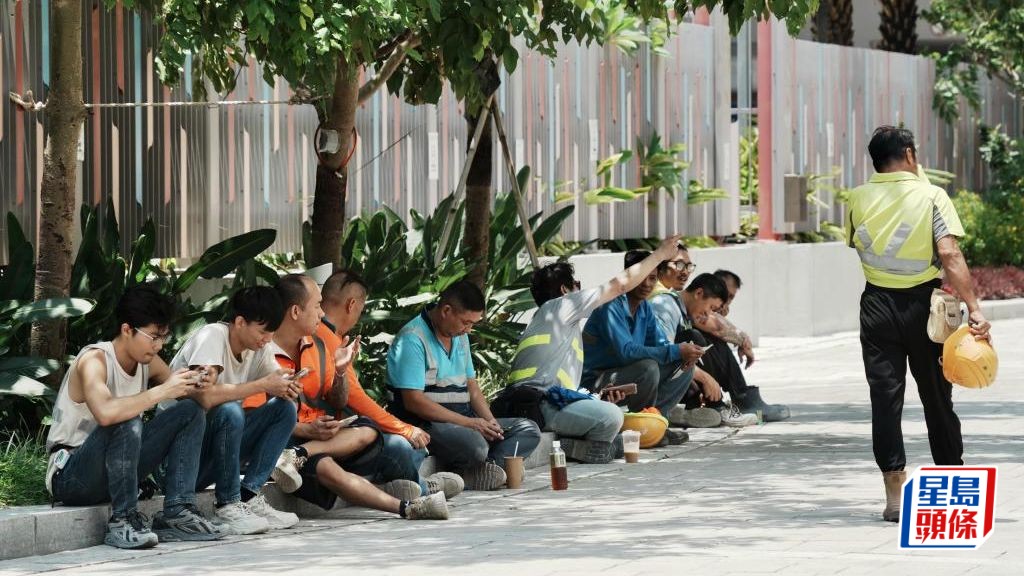 酷热天气渐成常态，劳工团体关注工人于酷热下工作的安全情况。