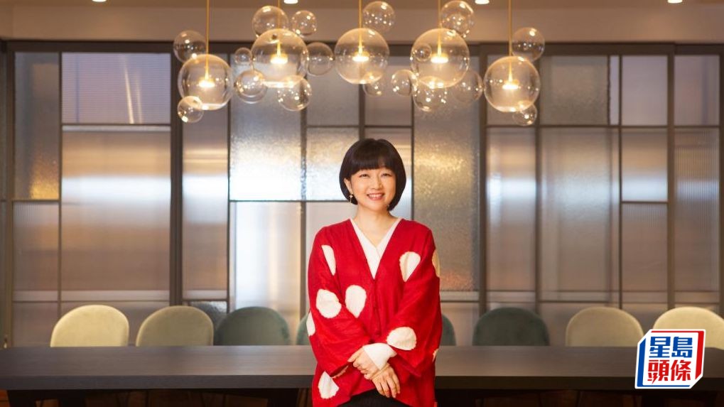 記者出身的陳伊敏創立社企「老薑意念」，培訓長者說故事，扭轉年輕人對老人的刻板印象。