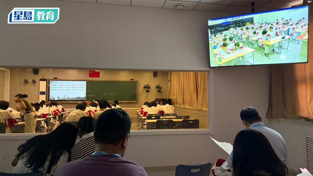 團隊在北京拜訪中國人民大學附屬中學通州校區，觀摩了一節精彩的中文課。 圖片由作者提供