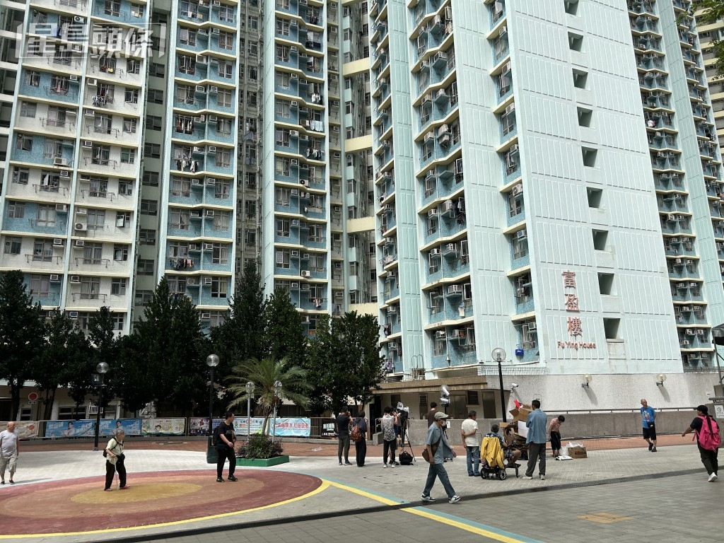 富盈樓發生女兒伴母屍慘案。曾志恆攝 富盈樓發生女兒伴母屍慘案。曾志恆攝