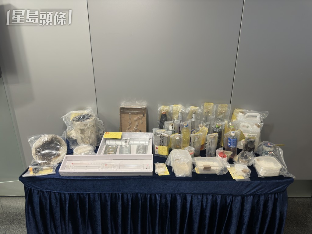 不同種類的化學原材料及化學物品。梁國峰攝 不同種類的化學原材料及化學物品。梁國峰攝