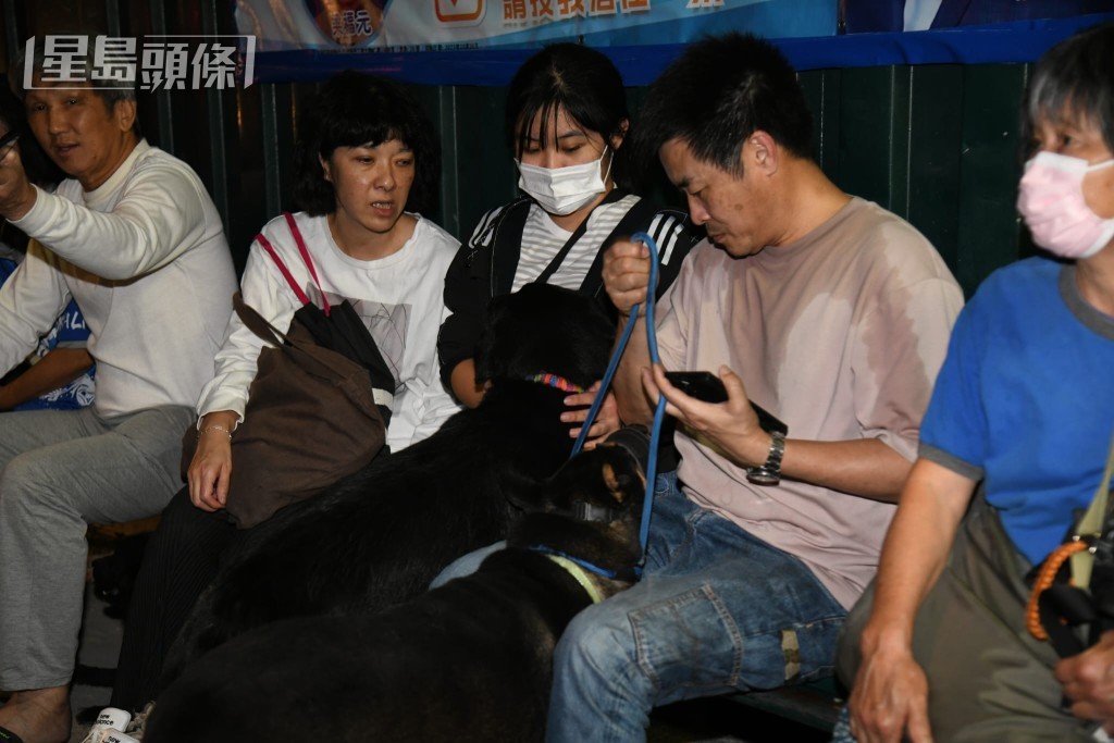 居民疏散。黎志偉攝