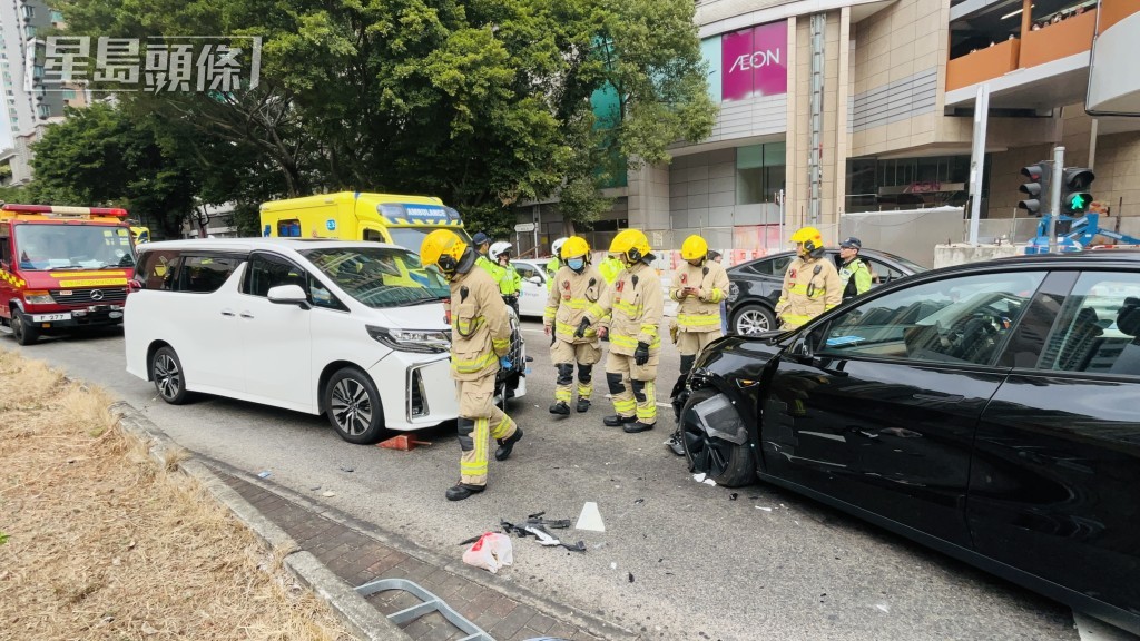 2車迎頭相撞。蔡楚輝攝