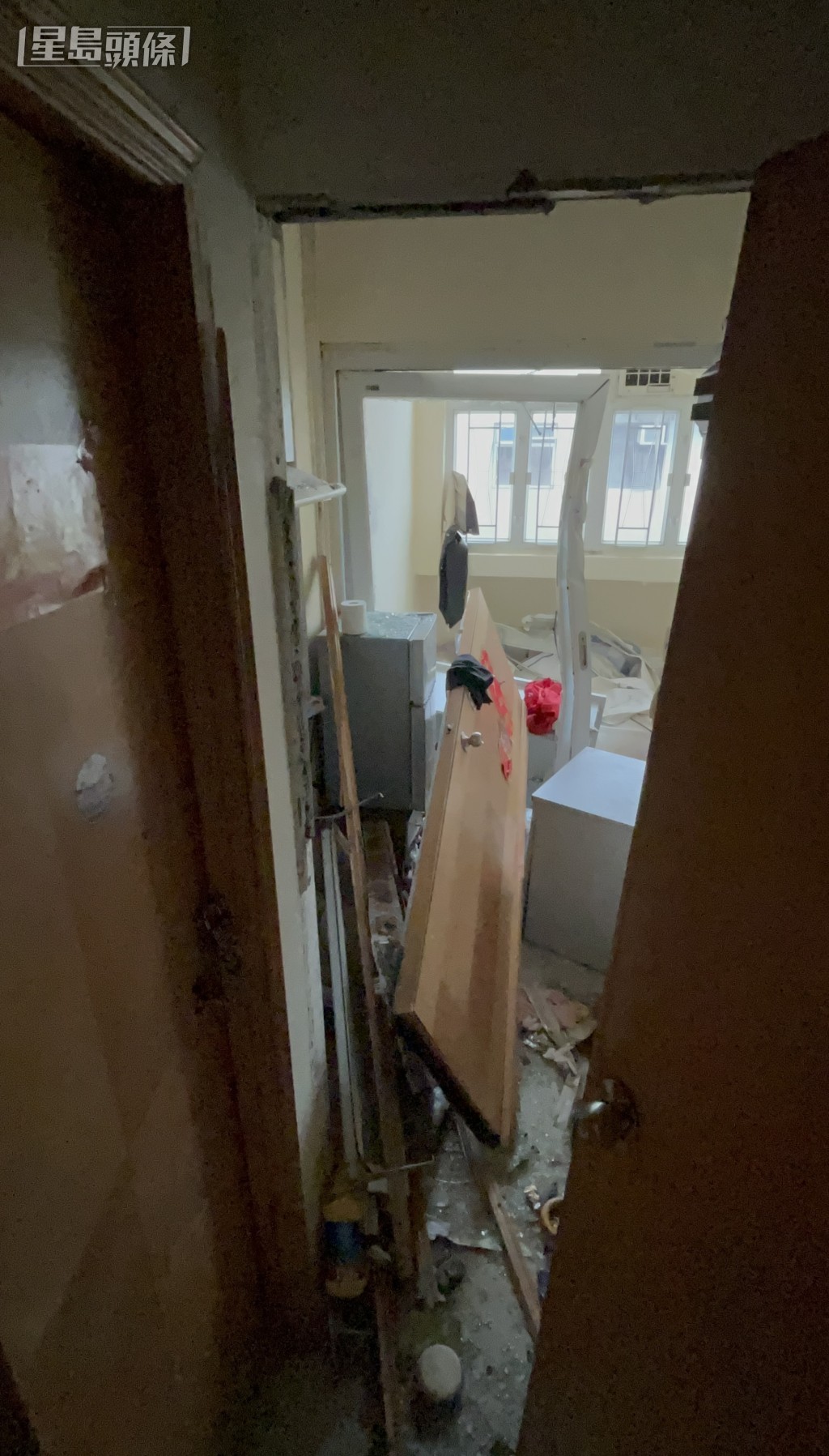 爆炸過後單位內滿目瘡痍。 爆炸過後單位內滿目瘡痍。