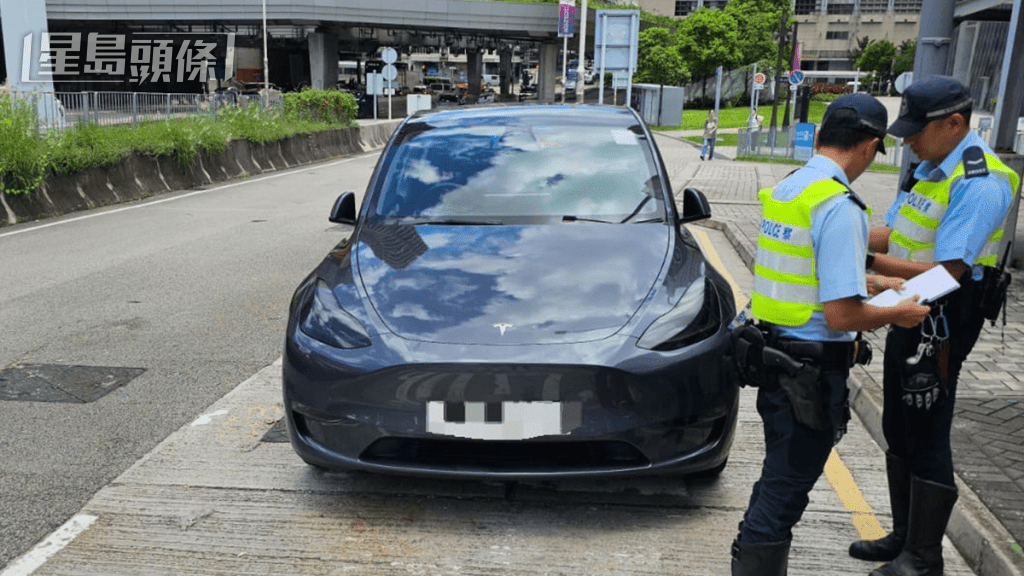 警方近期亦加強採取行動打擊網約車。(資料相片) 警方近期亦加強採取行動打擊網約車。(資料相片)