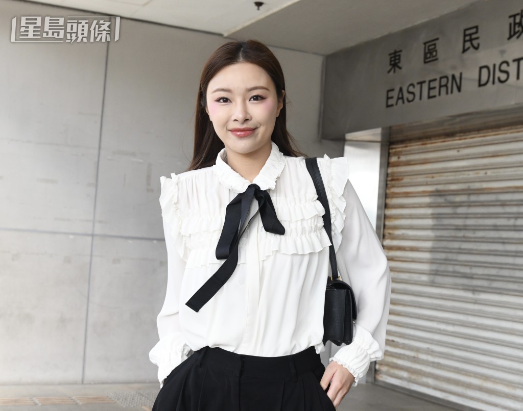 藝人蔚雨芯被控盜竊與欺詐等罪,今早到東區裁判法院應訊。何君健攝 藝人蔚雨芯被控盜竊與欺詐等罪,今早到東區裁判法院應訊。何君健攝