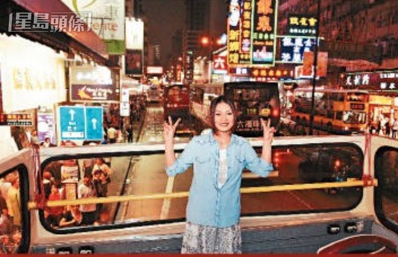 日本女歌手來港宣傳,在景點打卡。 日本女歌手來港宣傳,在景點打卡。