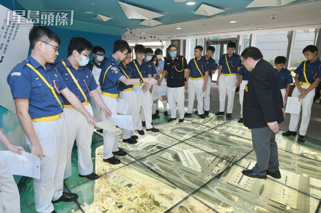民航處與香港交通安全隊合辦「青年起航」。