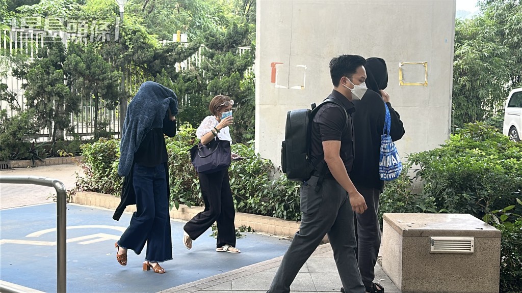 死者親屬在總領事館職員陪同下,到葵涌公眾殮房認屍。 死者親屬在總領事館職員陪同下,到葵涌公眾殮房認屍。