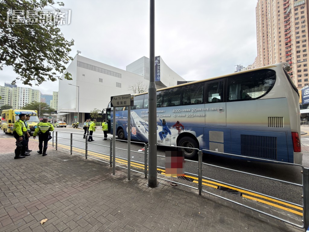 警方在現場調查。 警方在現場調查。