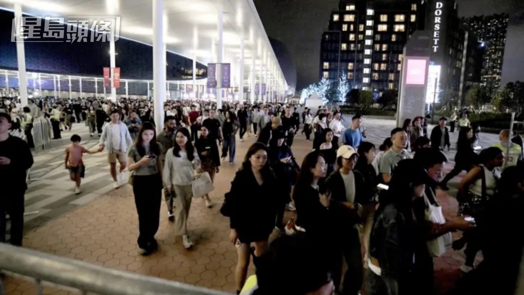 議員關注多個大型演唱會同日舉行時,政府會否考慮延長通關時間。資料圖片 議員關注多個大型演唱會同日舉行時,政府會否考慮延長通關時間。資料圖片