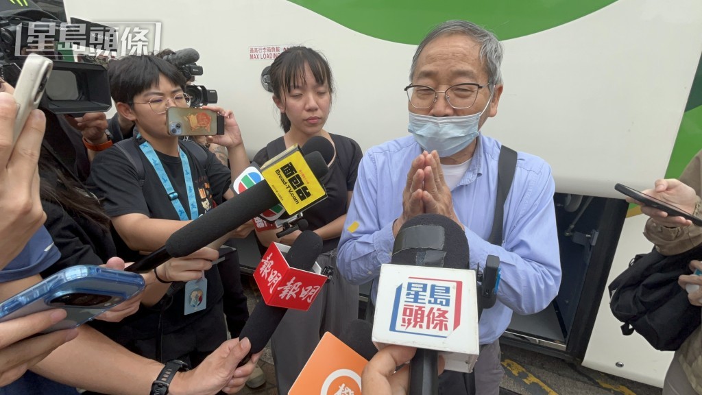 周先生直言其單位「燒得七七八八」。