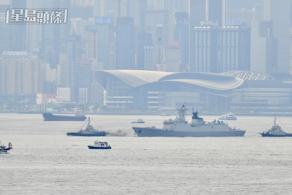 山東艦航母編隊訪港。盧江球攝 山東艦航母編隊訪港。盧江球攝
