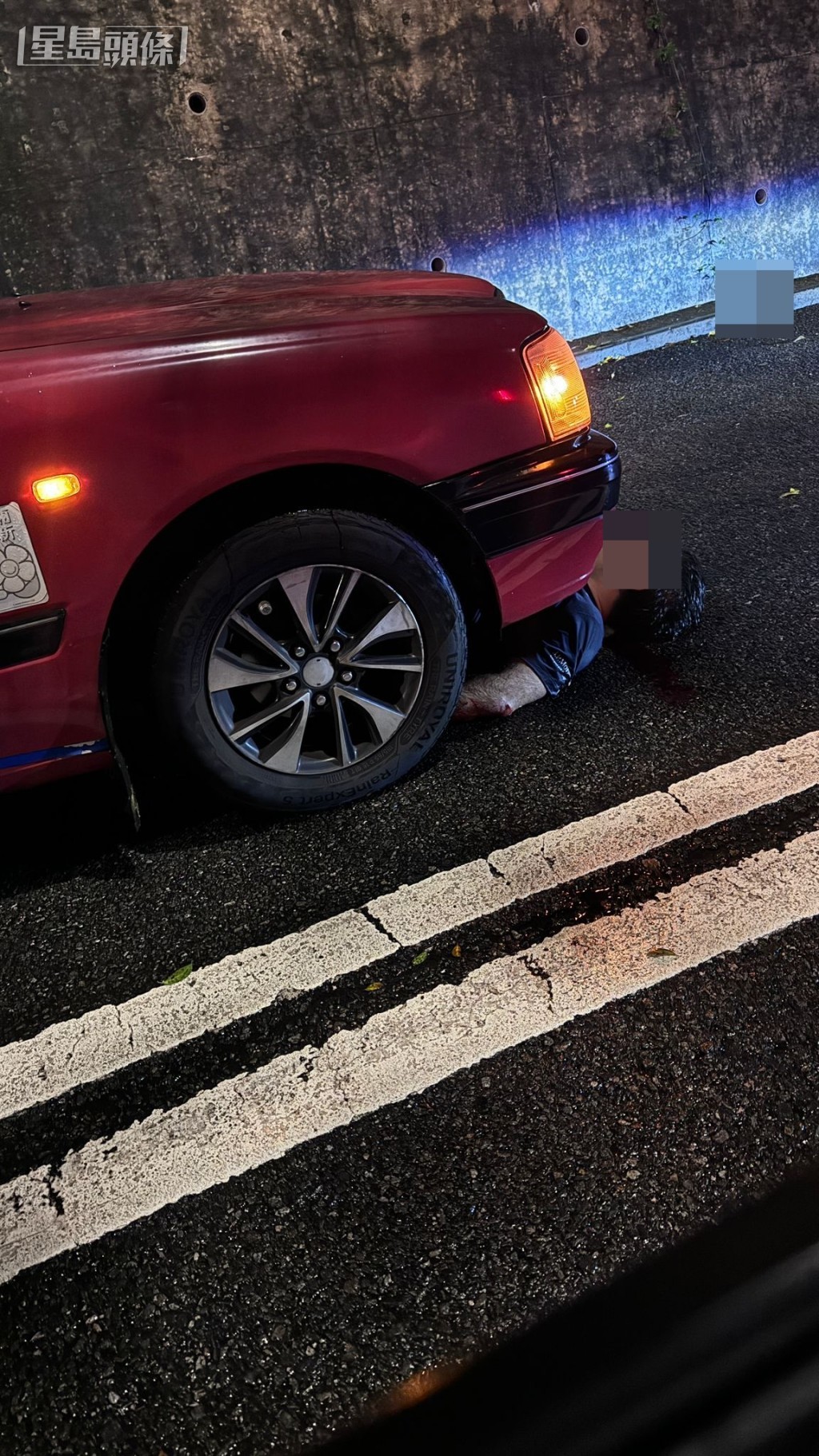 男事主被卷入车底。读者提供