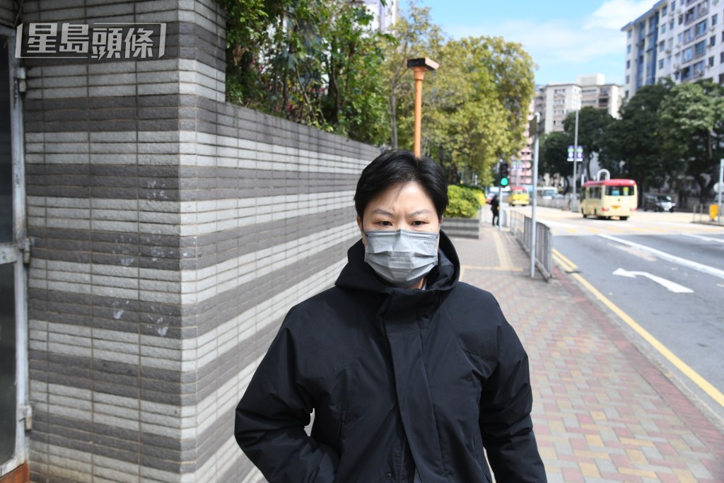 女警劉穎恩被指無向女被告潘巧賢作出警誡。何健勇攝 女警劉穎恩被指無向女被告潘巧賢作出警誡。何健勇攝