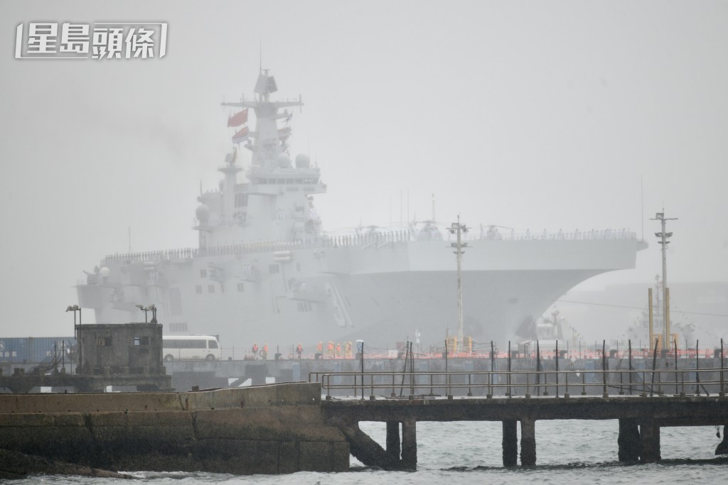 海南艦和長沙艦抵港。盧江球攝