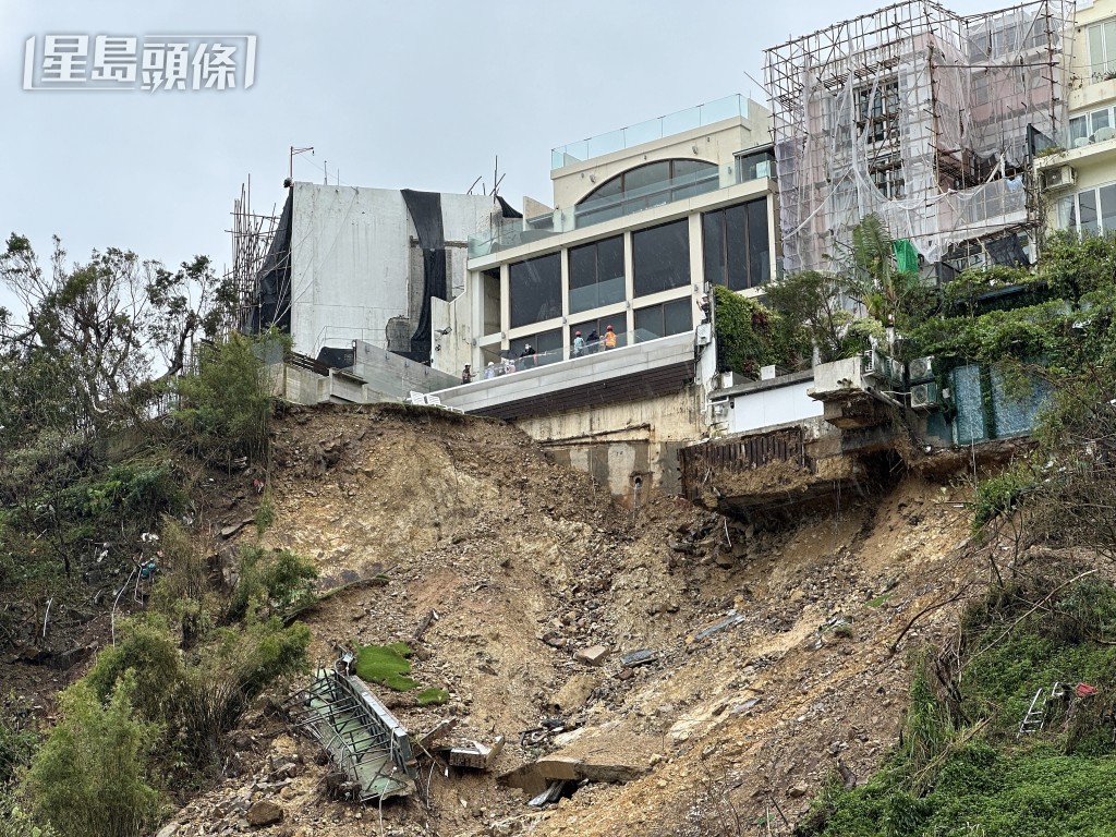 72号屋部分地基悬空。资料图片