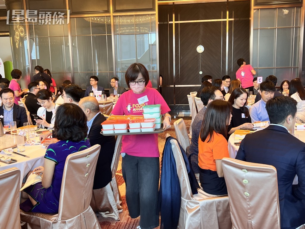「惜食餸愛感謝宴」邀請超過200名贊助、捐贈商及合作機構代表品嚐由剩食製作的飯餐。郭詠欣攝