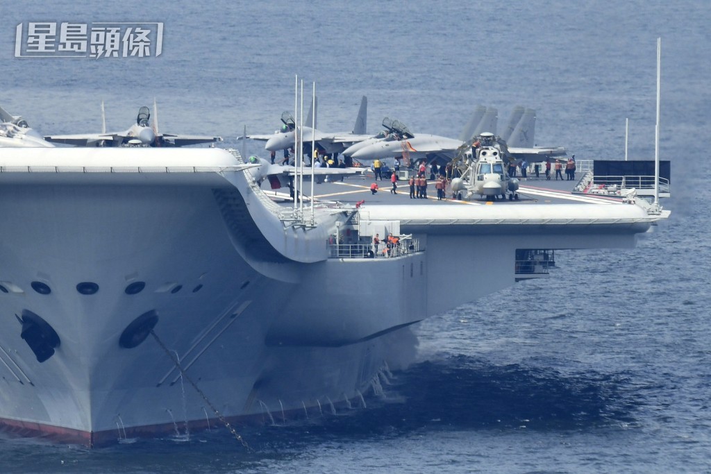 海軍山東艦編隊會訪港五天。盧江球攝