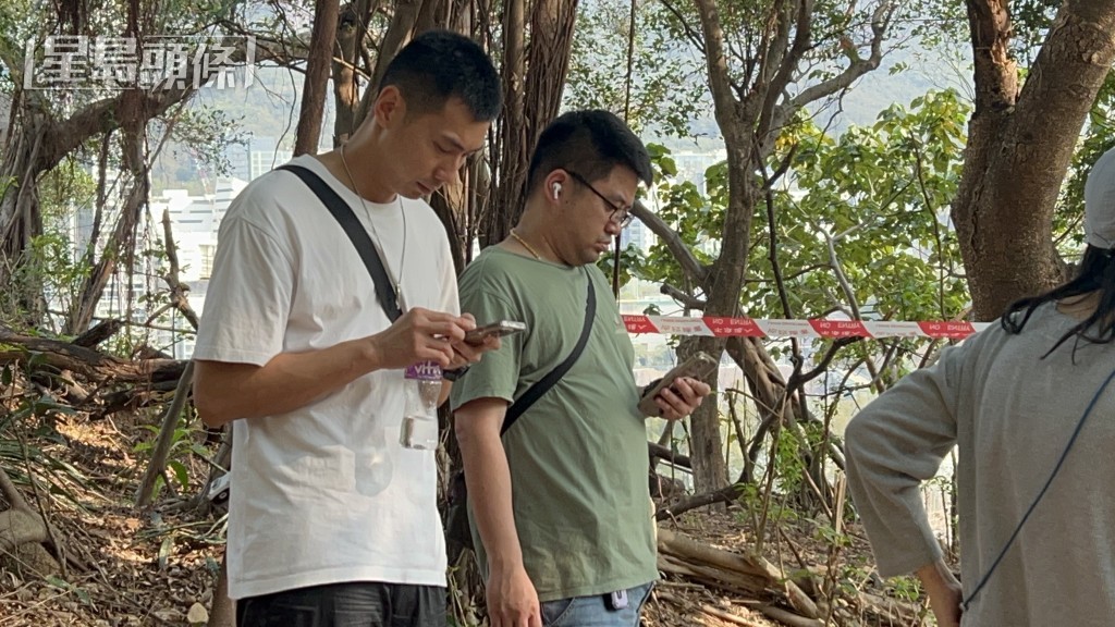 兩名便衣警員在場協助執法。 兩名便衣警員在場協助執法。