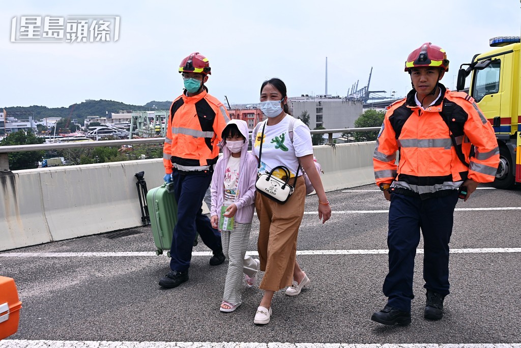 傷者分流送院治理。蔡楚輝攝 傷者分流送院治理。蔡楚輝攝