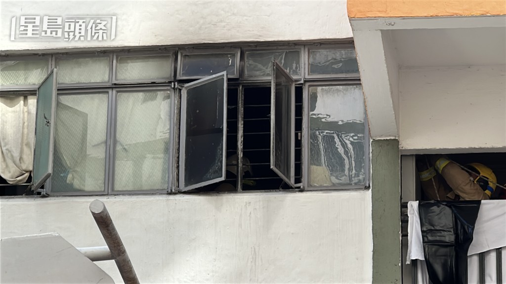 起火冒煙單位位於5樓。