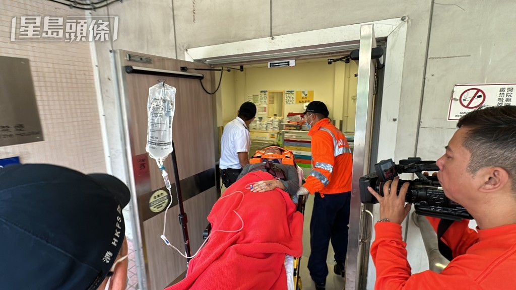傷者由救護車送院。梁國峰攝
