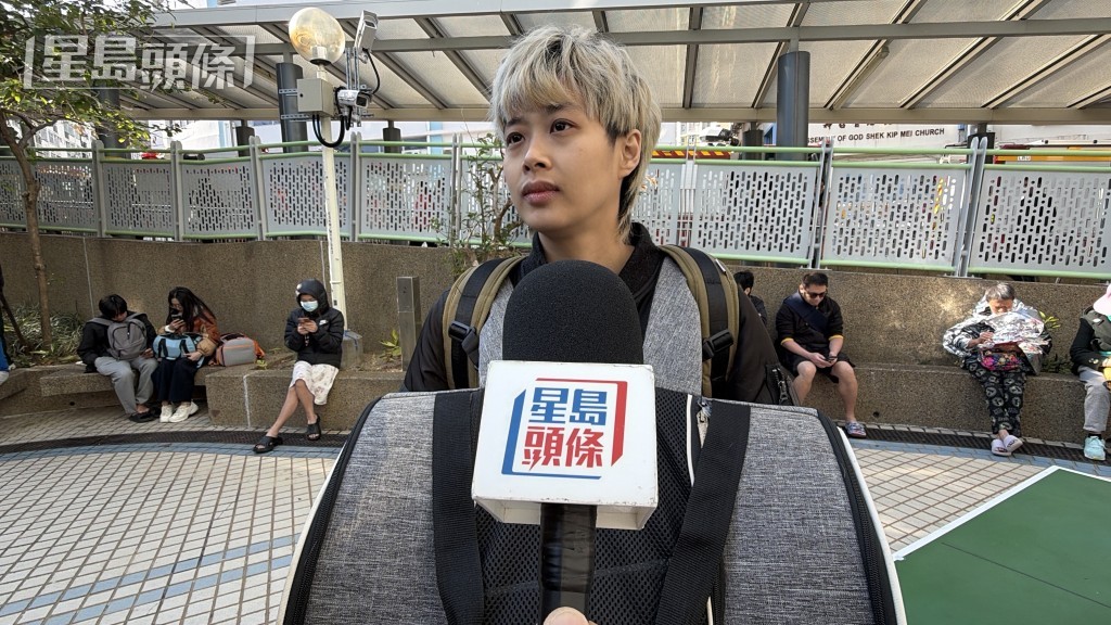 黃小姐帶同愛貓走火警。 黃小姐帶同愛貓走火警。