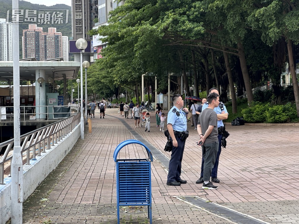 警員在場調查。 警員在場調查。