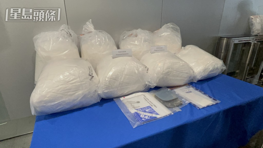 警方檢獲市值約9,000萬元的氯胺酮。 警方檢獲市值約9,000萬元的氯胺酮。