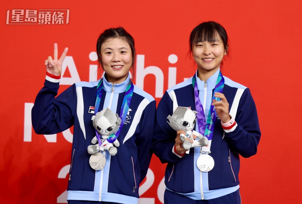 梁颖仪（左）与李思颖（右）合力夺银。徐嘉华摄