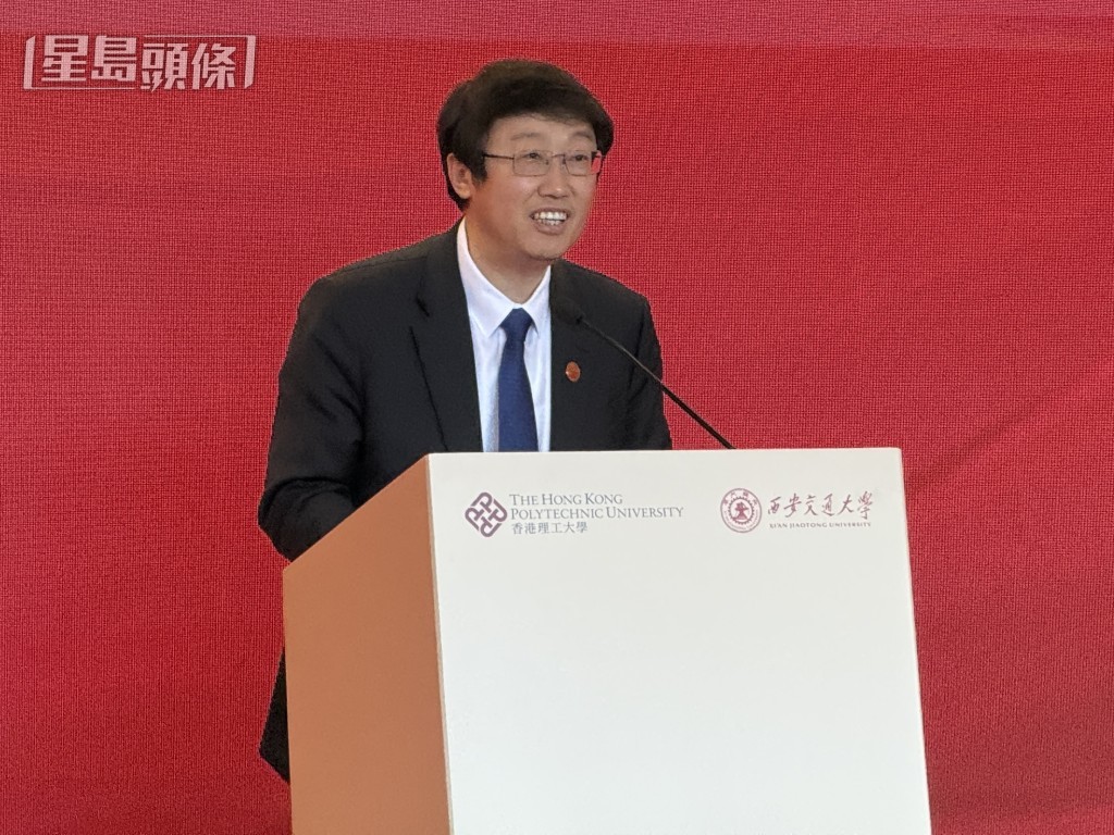 张立群表示，抓好爱国主义教育、引导青年一代厚植家国情怀，是教育工作者肩负的重要使命。